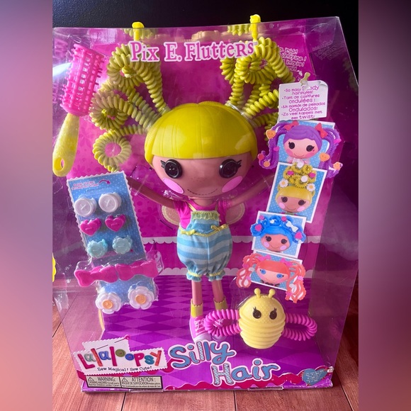 Lalaloopsy Pix E. Flutters Green Silly Hair Doll *Retired* - Picture 6 of 7